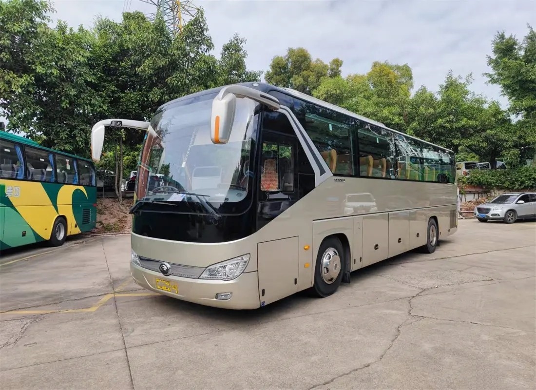 Os ônibus interurbanos dobram portas 46 assentos que 11 medidores de decoração interior luxuosa usaram Tong Bus novo ZK6119