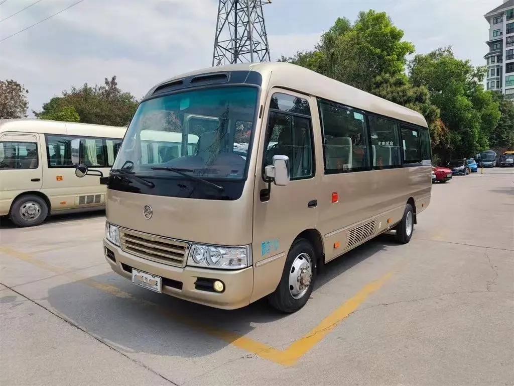 Segunda mão Mini Bus Front Engine 19 assentos Dragon Coaster External Swinging Door dourado XML6700