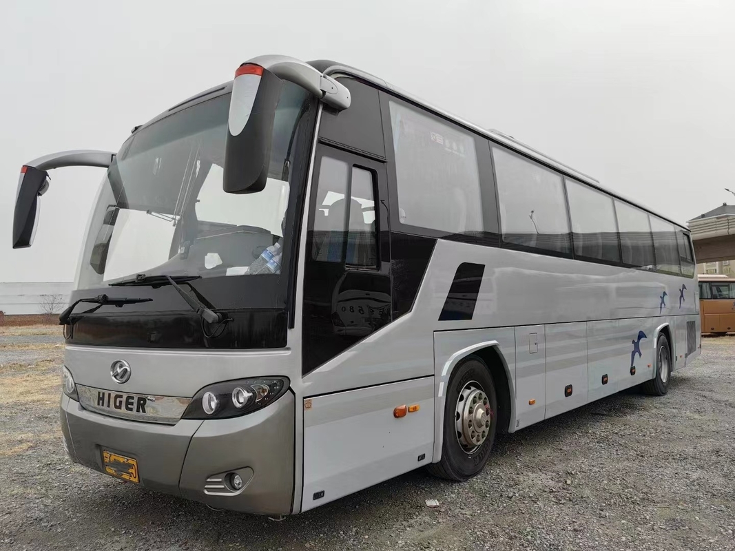 Os assentos usados 12 do ônibus de excursão 54 medem o motor que dos cilindros de Yuchai 6 as portas dobro prateiam mão um KLQ6125 mais alto da cor a ?a