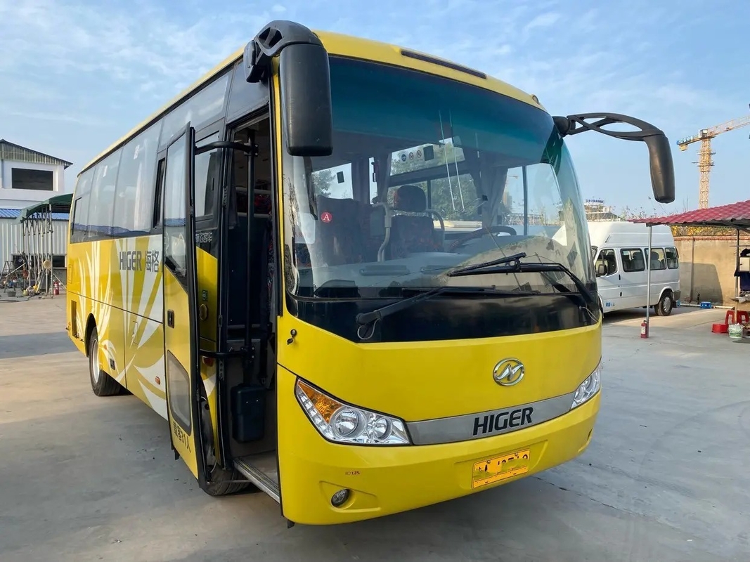 A porta de balanço externo usada da janela de deslizamento dos assentos dos cilindros 31 do motor 4 de Yuchai do ônibus da cidade usou KLQ6755