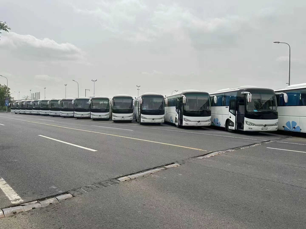 Os assentos brancos usados da cor 50 do ônibus luxuoso lâmina mola do motor raro médio da porta de 2018 anos ônibus ZK6119 de Yutong da mão o ò