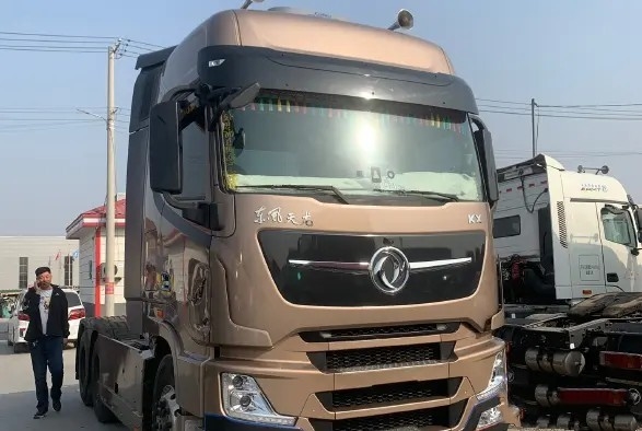 Modo usado LHD/RHD da movimentação da cabeça 6×4 do trator de Dongfeng da mão de Cummins Engine 600hp ò dos reboques de trator noun