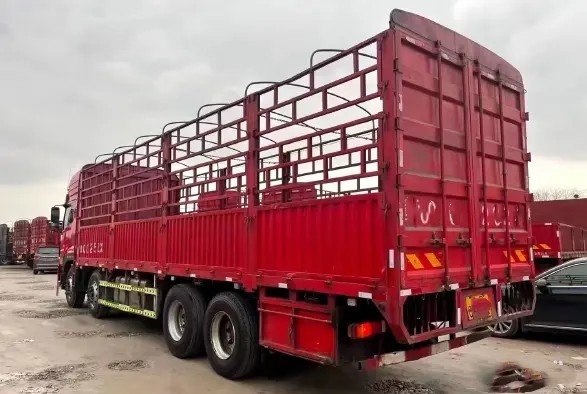 A carga usada transporta a caixa de engrenagens alta Dongfeng Lorry Truck dos pneus do modo 12 da movimentação do telhado 420hp 8×4 da carga 17.8t avaliado RAPIDAMENTE