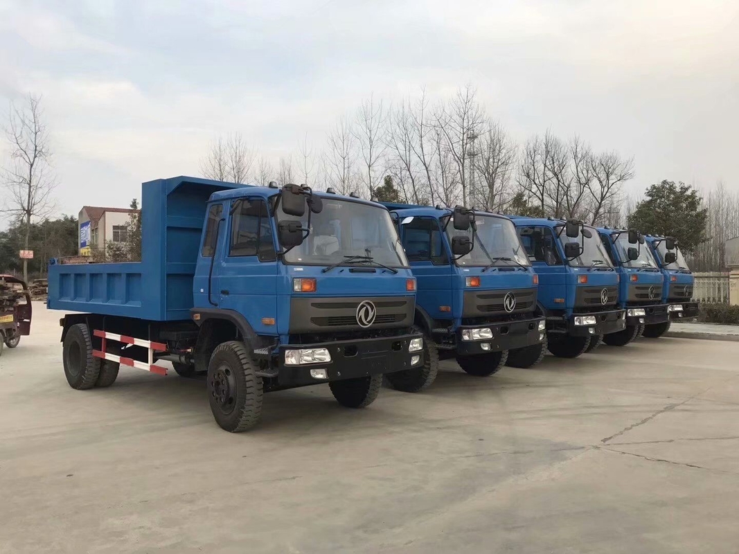 A luz azul usada Tipper Truck Dongfeng Brand 4×2 da cor da descarga do caminhão conduz o modelo Curb Weight 6 toneladas de RHD