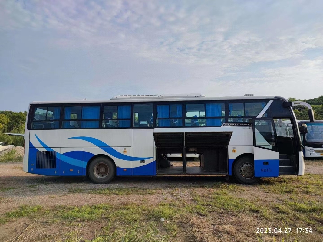 O motor raro da porta média do compartimento de bagagem dos assentos em segundo da mão dos ônibus e dos treinadores 47 usou Dragon Bus dourado XML6113