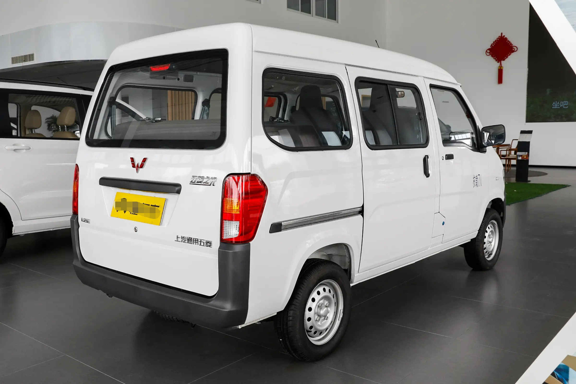 Minibus de segunda mão de 7 lugares Motor de óleo Wuling L2E Minivan Modelo de ar condicionado
