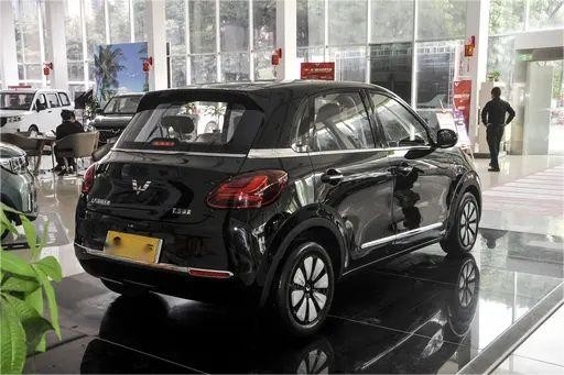 Novo veículo energético Um começo Wuling Bingo 4 lugares Carro puro modelo elétrico 333KM