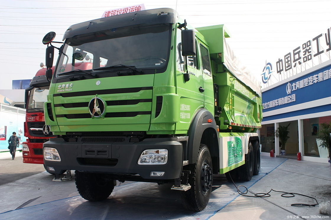 Modo de condução 6*4 Caminhões de construção usados Beiben 336hp Direção à esquerda Euro 4 Cabina plana