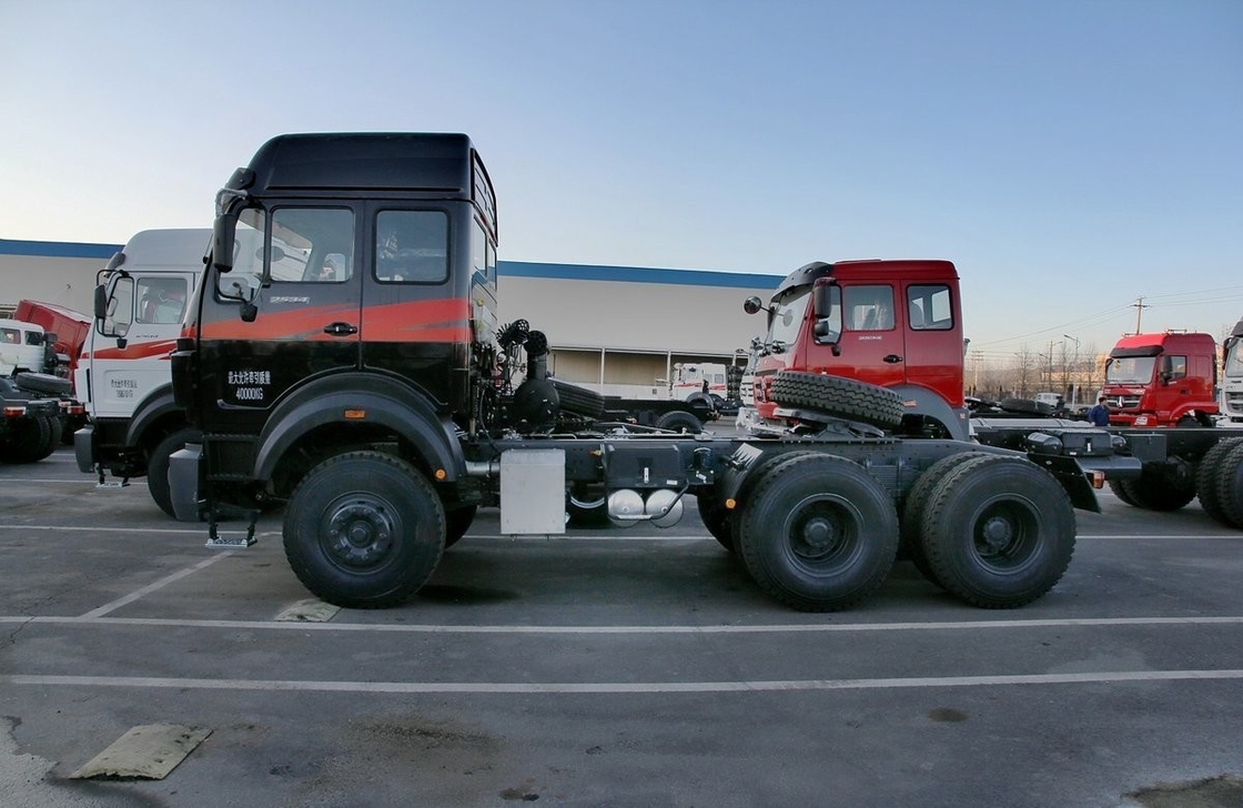 6x4 Tractor Used Truck Beiben Tractor Head 336hp Alto teto LHD / RHD