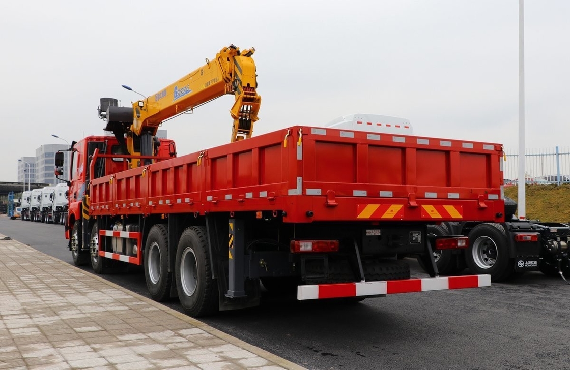 8*4 Modelo de condução Carrinho de propriedade pré-crane Hongyan montado 350hp Euro 6