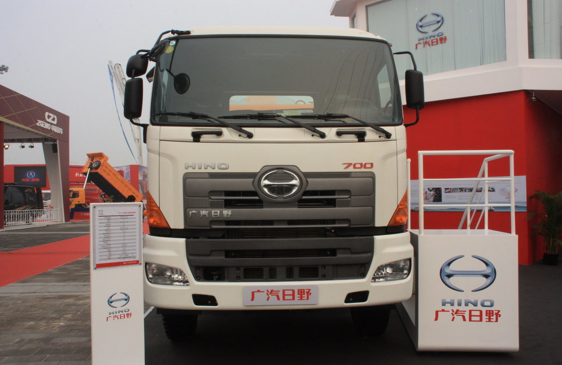 Caminhões Misturador de concreto 350hp Zoomlion Tanker 8*4 Hino Misturador Euro 3 Uso na África