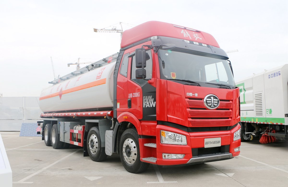 Caminhões de petróleo usados FAW J6P Grande Cisterna Caminhão de combustível 11,5 metros de comprimento 24 LHD / RHD cúbico