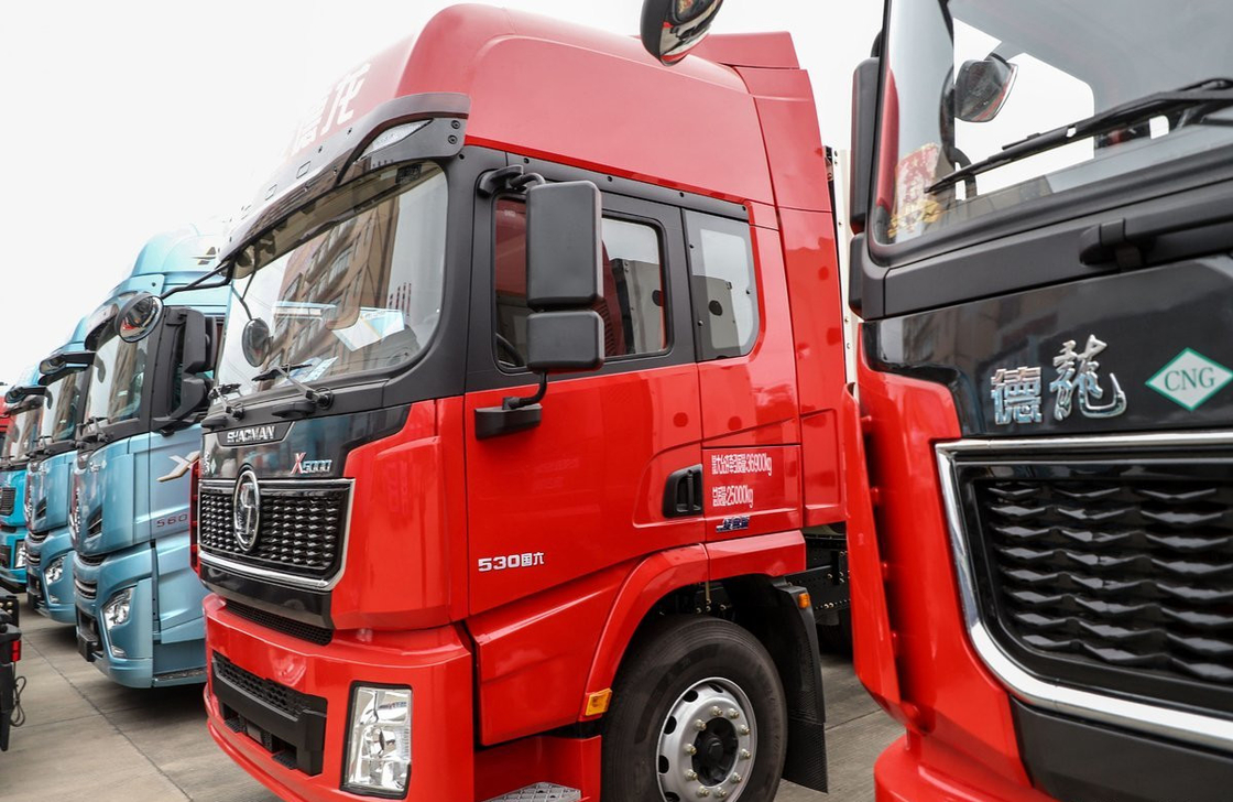 Shacman Truck 6x4 Tractor Head X5000 Modelo Motor CNG 530hp Dormitório de dois andares