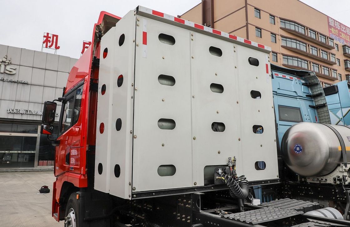 Shacman Truck 6x4 Tractor Head X5000 Modelo Motor CNG 530hp Dormitório de dois andares