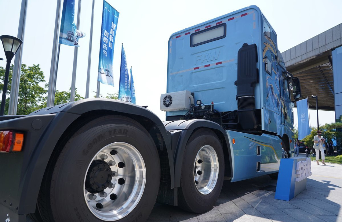Jiefang 6x4 caminhões trator Living Cabine Bule Cor 560hp CA Motor 10 Pneus LHD