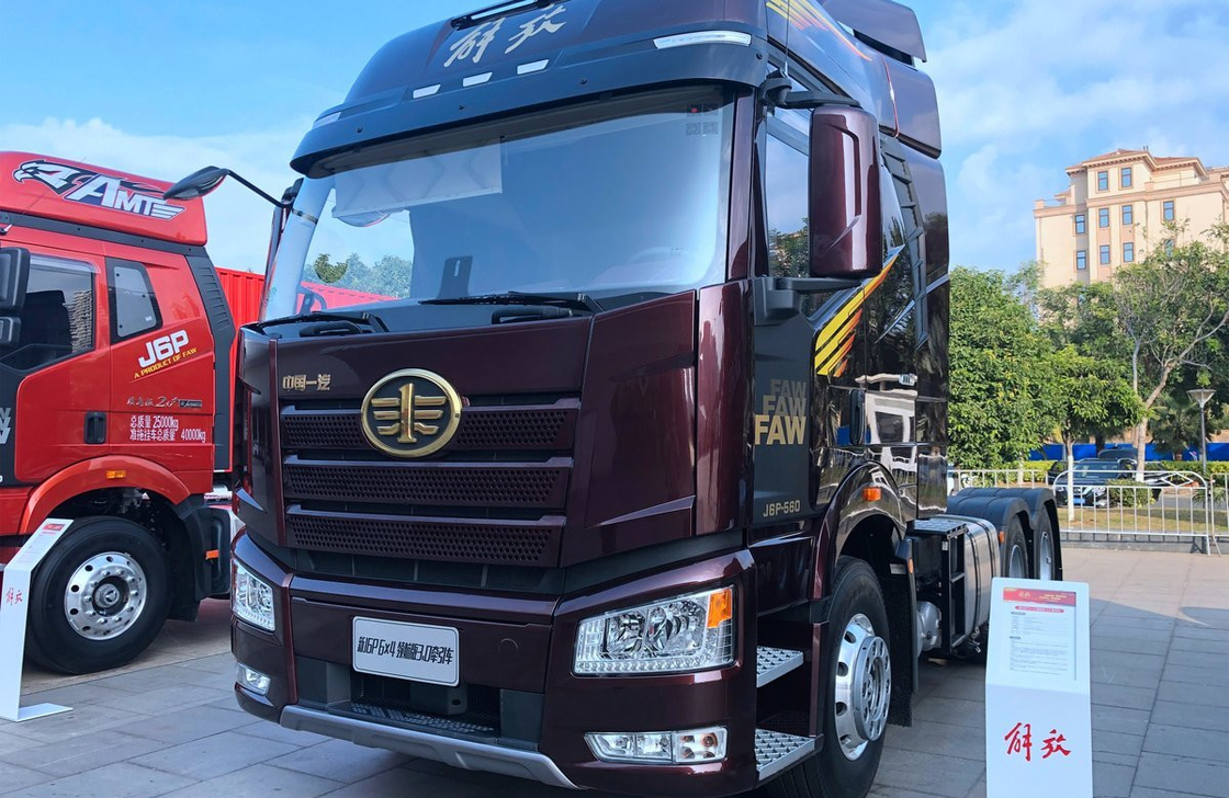 Faw Trator Camião J6P Logística Distribuição 560hp Motor potente 10 Pneus teto alto