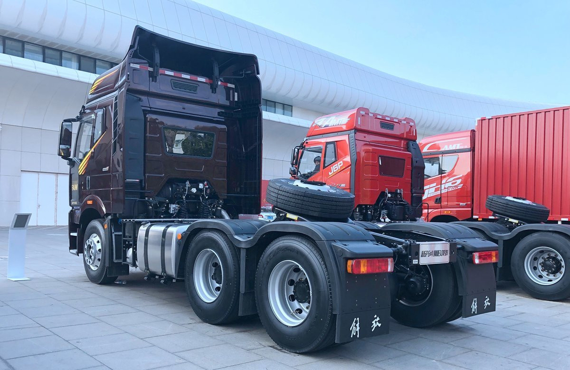 Faw Trator Camião J6P Logística Distribuição 560hp Motor potente 10 Pneus teto alto