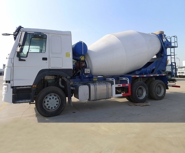 Veículo usado e novo Sinotruk HOWO 4X2 6X4 8cbm 10cbm 12cbm Mixer de cimento de concreto para venda
