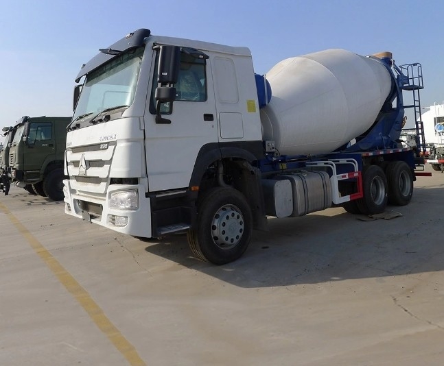 Veículo usado e novo Sinotruk HOWO 4X2 6X4 8cbm 10cbm 12cbm Mixer de cimento de concreto para venda
