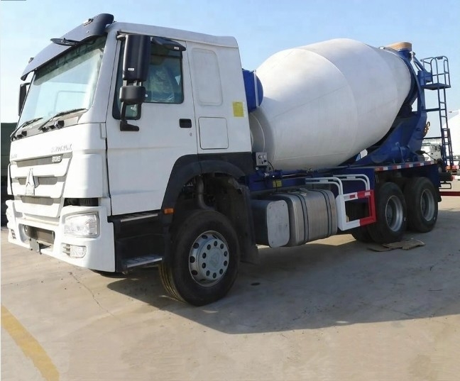 Veículo usado e novo Sinotruk HOWO 4X2 6X4 8cbm 10cbm 12cbm Mixer de cimento de concreto para venda