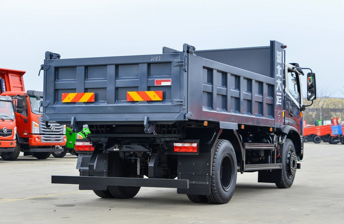 Caminhão de descarga para venda Yuchai Motor 180hp Dayun 4 * 2 Tipper 6 Pneus Cabina padrão