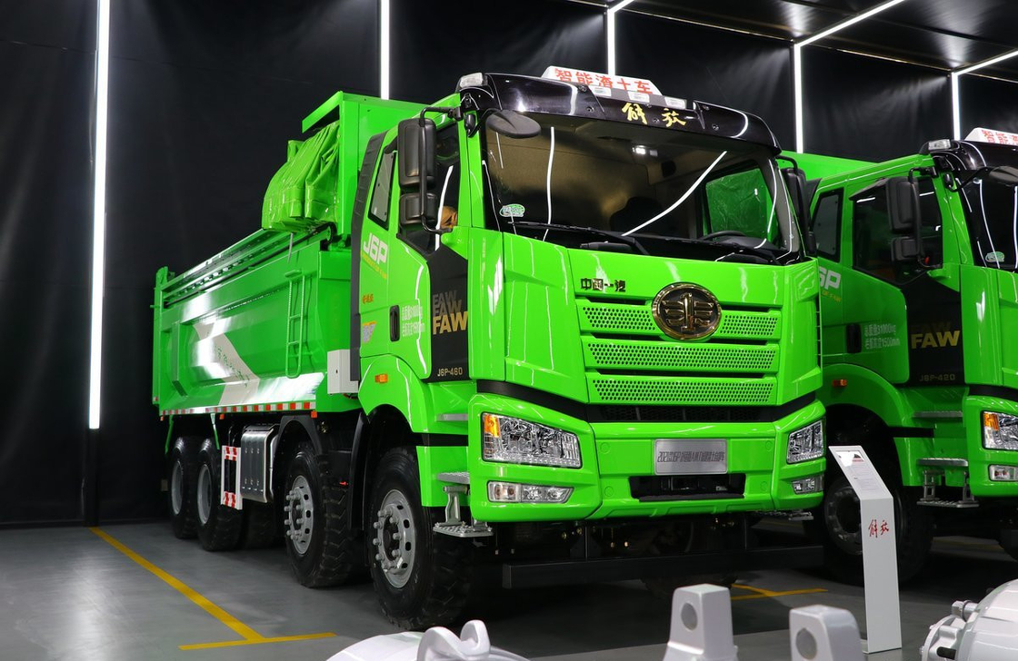 Caminhões usados Venda 12 Pneus FAW J6P Caminhão de descarga CNG 460hp Cabina de telhado plano