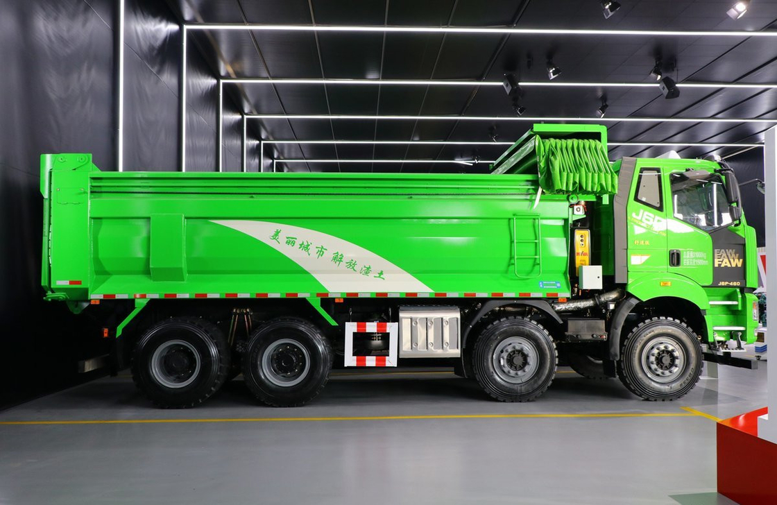 Caminhões usados Venda 12 Pneus FAW J6P Caminhão de descarga CNG 460hp Cabina de telhado plano