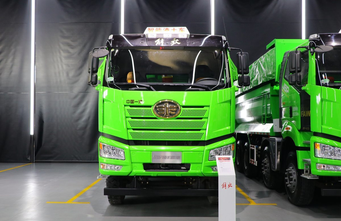 Caminhões usados Venda 12 Pneus FAW J6P Caminhão de descarga CNG 460hp Cabina de telhado plano