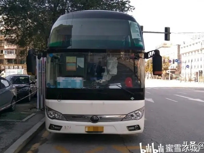 Ônibus de segunda mão 2018 Ano Yutong Ônibus ZK6122 Dupla Porta 56 Assentos Spring Leaf LHD