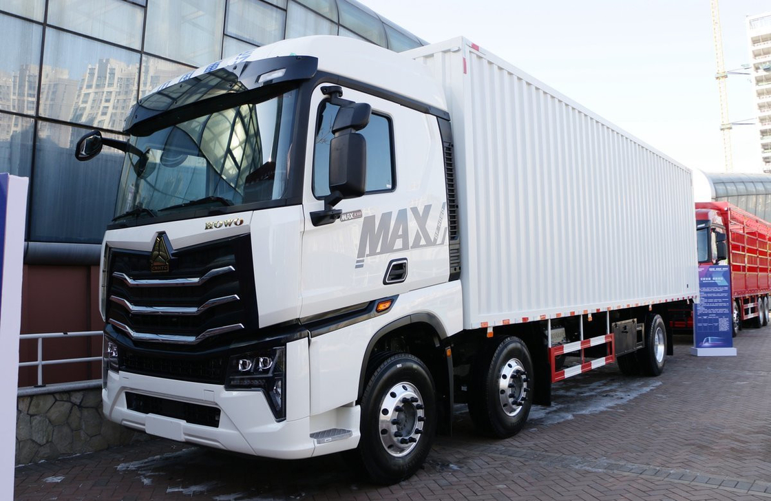 Caminhão de carga de caixa usada Sinotruck MAX 6*2 Modelo de carga pesada Container Box Deisel Motor