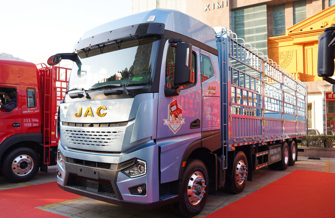 Caminhão de carga usado 8*4 JAC caixa de vedação 560hp Cummins motor ZF caixa de engrenagens cabine de telhado alto