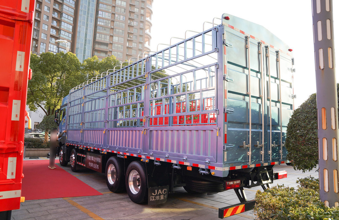 Caminhão de carga usado 8*4 JAC caixa de vedação 560hp Cummins motor ZF caixa de engrenagens cabine de telhado alto