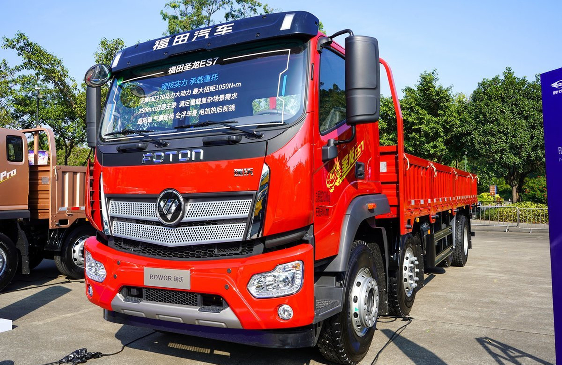 Caminhão de carga Sino usado Motor Yuchai 270hp 8 * 2 modo de condução 2 lugares Single Sleeper