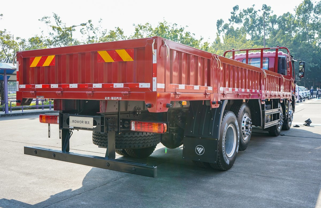 Caminhão de carga Sino usado Motor Yuchai 270hp 8 * 2 modo de condução 2 lugares Single Sleeper