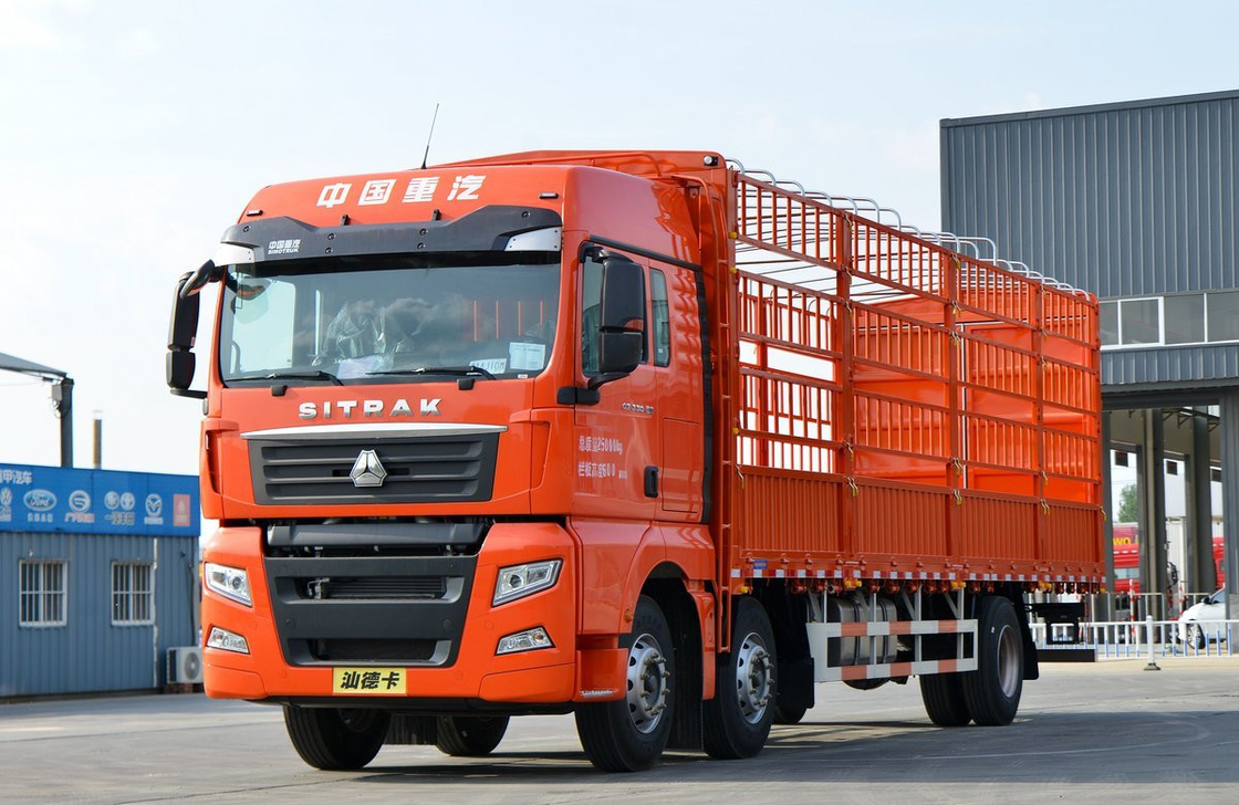 Usado Howo Cargo Camião SITRAK G7 Modelo 6 * 2 Camião Camião Folha Primavera 8,6 metros de comprimento caixa