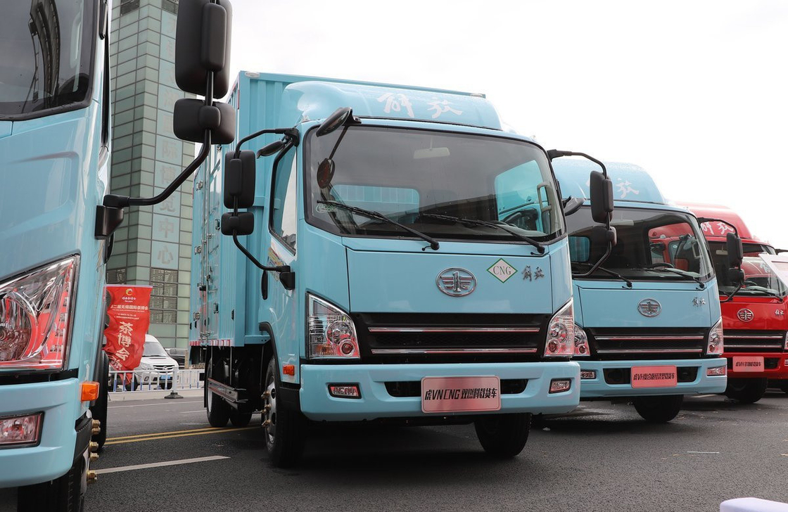 Camião de carga usado 4x2 FAW Camião de caminhão CNG Motor 150hp Caixa de contêineres 3300mm distância entre rodas