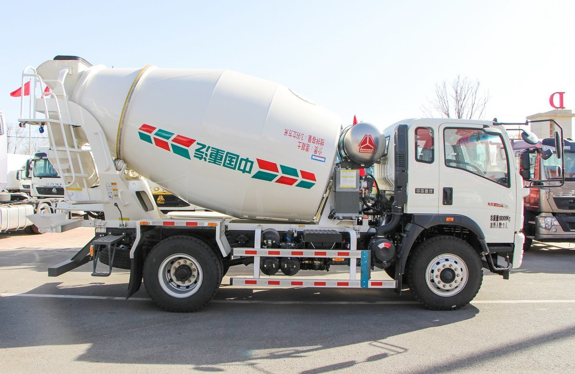 Mixer de mini caminhão de concreto HOWO 4 × 2 Weichai Motor 220hp 4 eixo único cúbico 6 pneus