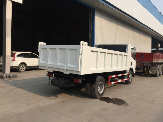 Carrinhos de carregamento usados 4 * 2 Carregamento 10 toneladas 5,2 metros de comprimento Caixa 9 cúbicos Isuzu Dumper Novo