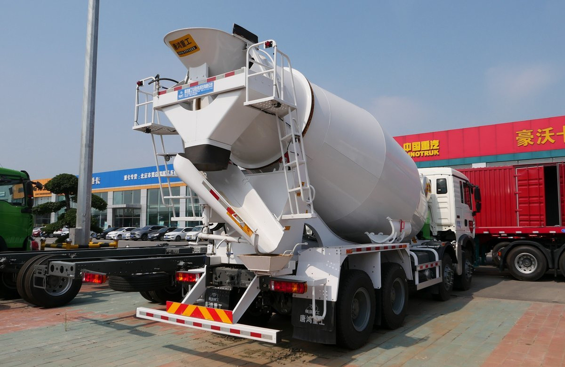 Caminhão de mistura de concreto Howo 7.8 cubic Tanker Howo TX 8*4 Drive Mode Weichai 350hp