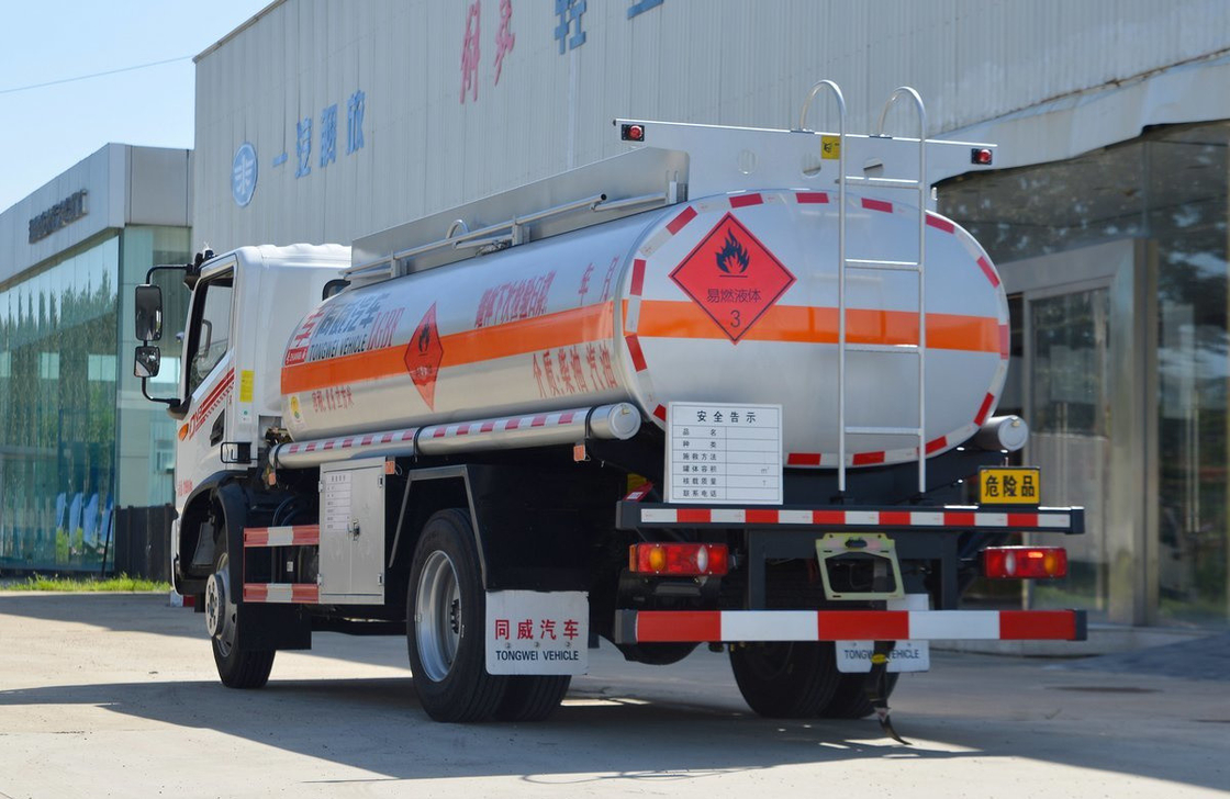 Venda de caminhão petroleiro Quênia Dongfeng 4*2 Chassis 8,5 cubic Tanker Yuchai Motor 165 hp
