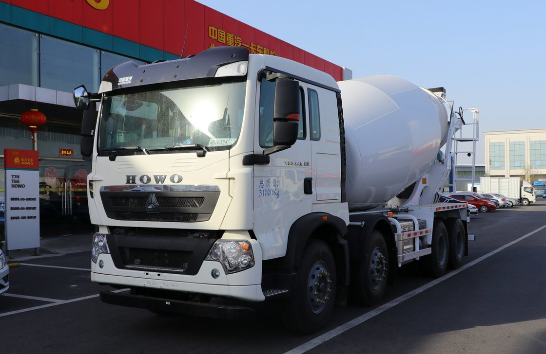 Misturador de concreto caminhão de 10 velocidades de transmissão Howo 8 × 4 misturador de cimento 8 cúbicos durável usando
