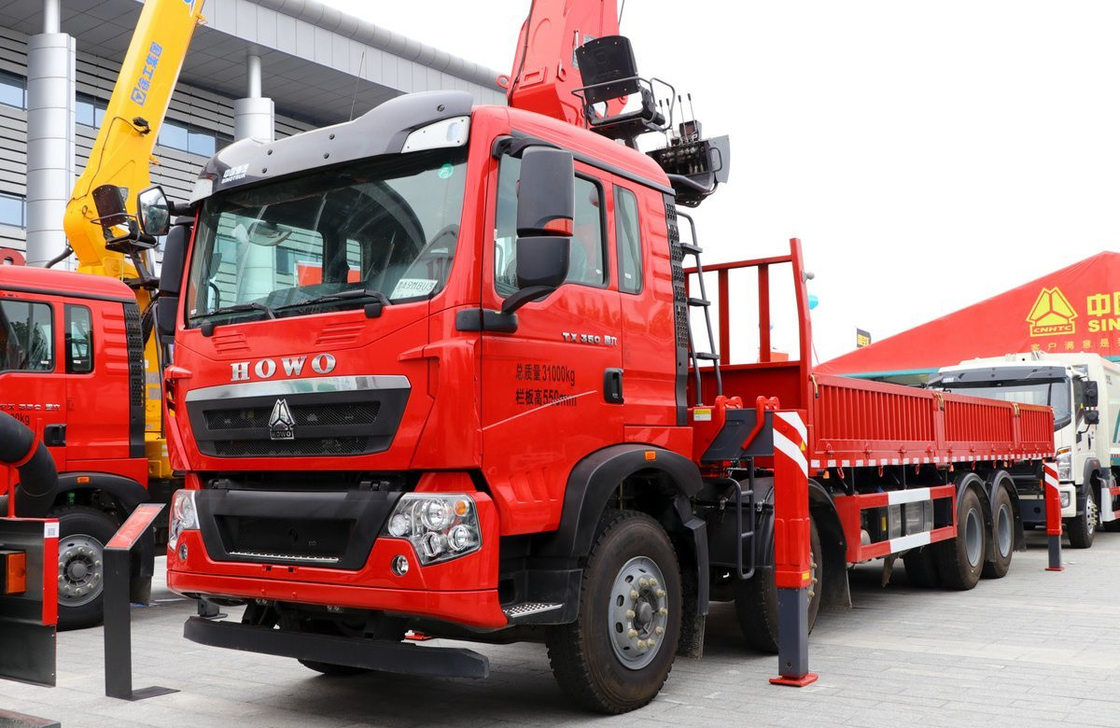 8x4 caminhão guindaste montado marca chinesa Howo 350hp Weichai motor XCMG braço Forte potência