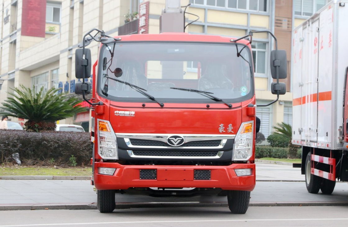 Pequeno caminhão montado em guindaste de elevação 4 toneladas 8 velocidades transmissão manual Howo 4 * 2 modo de condução