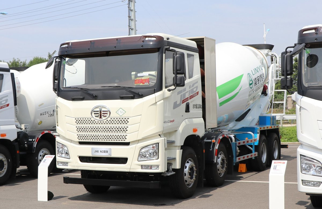 Caminhão de mistura de concreto de 10m3 Jiefang 8×4 Mixer Motor de GNC 410hp Seis cilindros Cabina plana