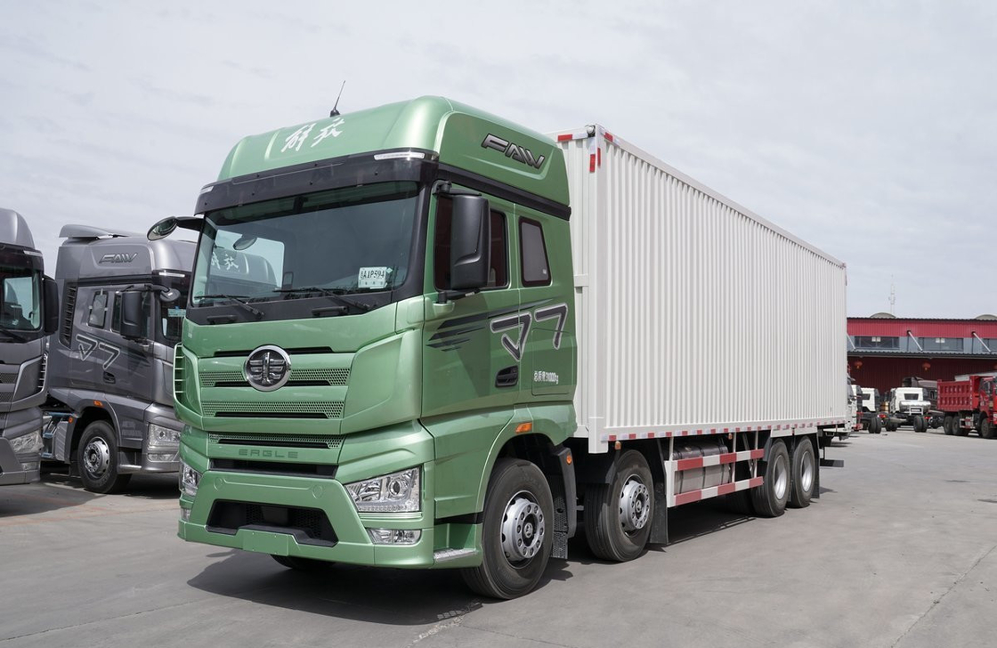 Caminhão de carga de 12 rodas 8 × 4 motor diesel 560hp FAW Caminhão de caminhão Van Box 20 toneladas Capacidade