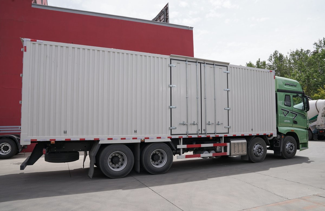 Caminhão de carga de 12 rodas 8 × 4 motor diesel 560hp FAW Caminhão de caminhão Van Box 20 toneladas Capacidade