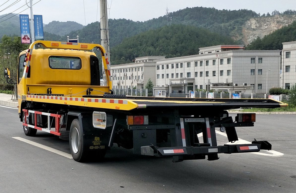 Pequenos caminhões de reboque cama plana 4500mm distância entre rodas 190hp motor diesel seis velocidades manual