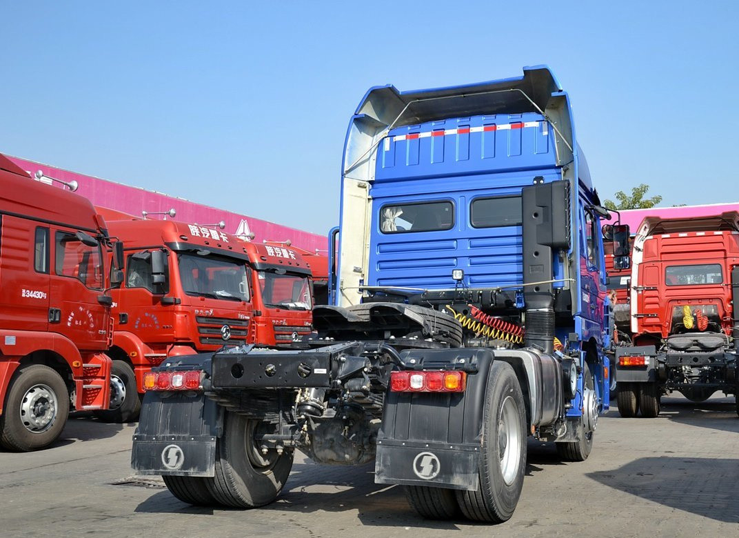 Cabeça de caminhão Shacman F3000 4*2 Drive Mode Tractor Truck High Roof FAST 9-Speed Transmission