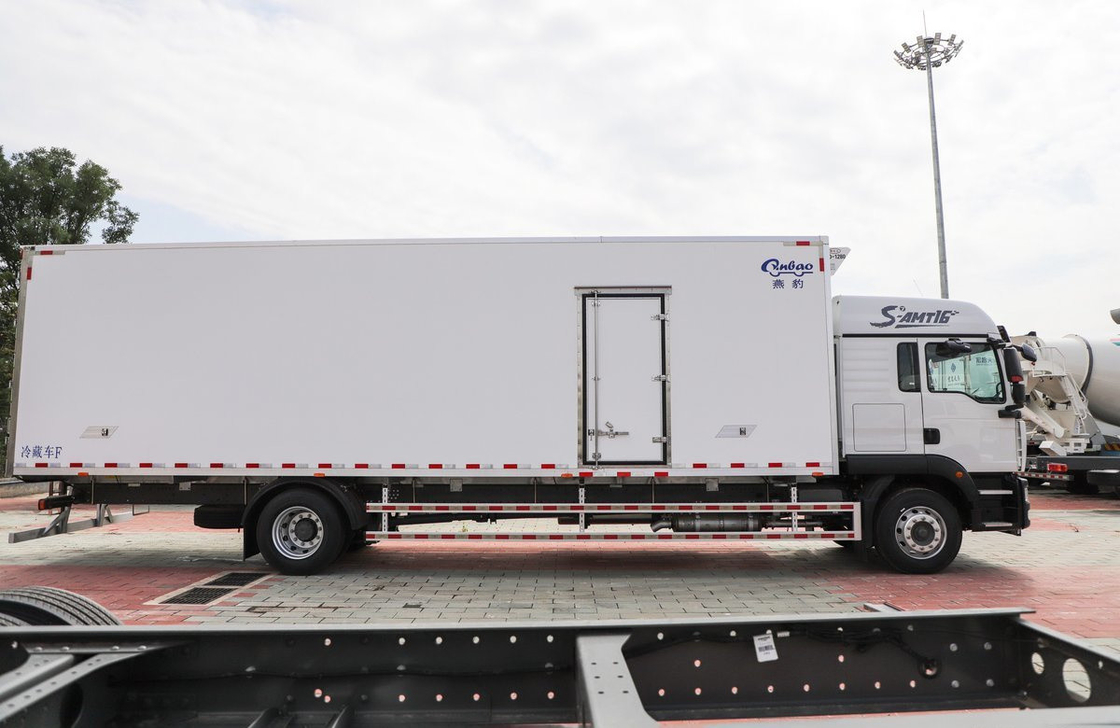 Refrigerador Refrigerador Van Sinotruck 4*2 Drive Mode 9,5 metros de comprimento caixa SITRAK 290hp