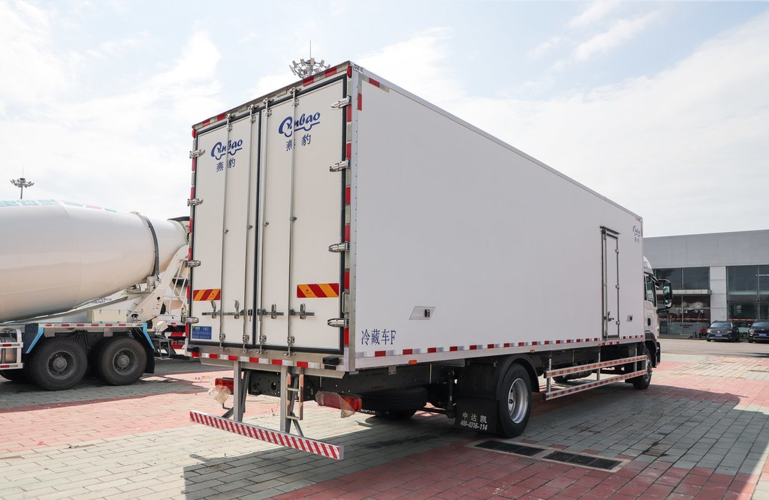 Refrigerador Refrigerador Van Sinotruck 4*2 Drive Mode 9,5 metros de comprimento caixa SITRAK 290hp